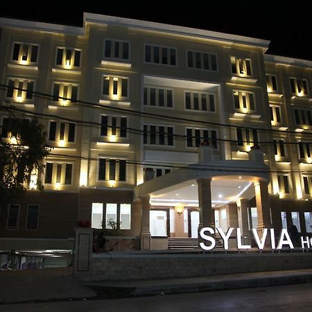 Sylvia Hotel Premier Kupang Kupang  Dış mekan fotoğraf