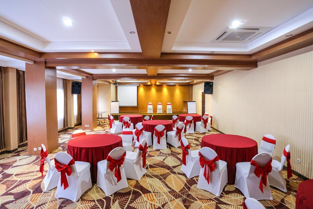 Sylvia Hotel Premier Kupang Kupang  Dış mekan fotoğraf