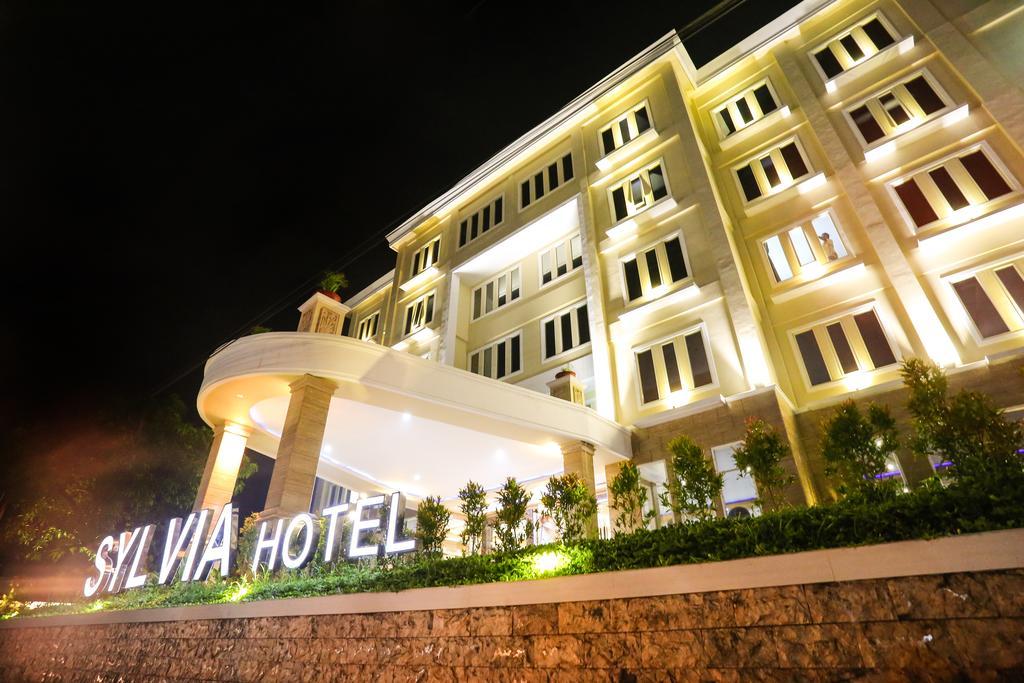 Sylvia Hotel Premier Kupang Kupang  Dış mekan fotoğraf
